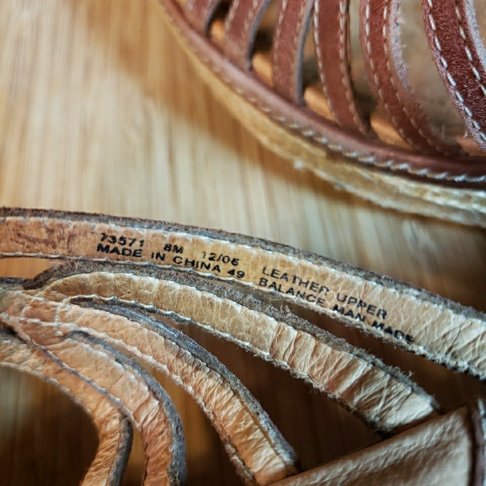 Vintage CLARKS ARTISAN Woman's Size 8M Brown Leather Espadrille Wedge Sandals - Picture 3 of 13